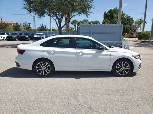 Certified 2024 Volkswagen Jetta Sport FWD image 4