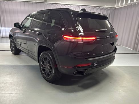 Used 2025 Jeep Grand Cherokee Summit AWD/4WD image 5