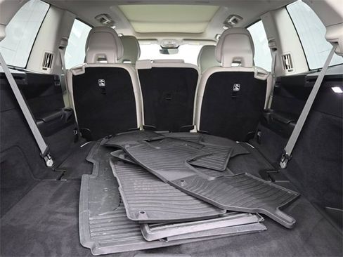 Used 2024 Volvo XC90 B5 Plus w/ Protection Package Premier image 31