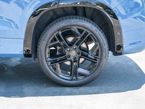Used 2025 Volkswagen Tiguan SE R-Line AWD/4WD image 10