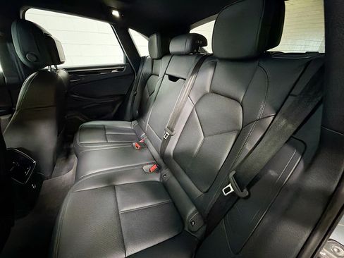 Certified 2026 Porsche Macan AWD/4WD image 21