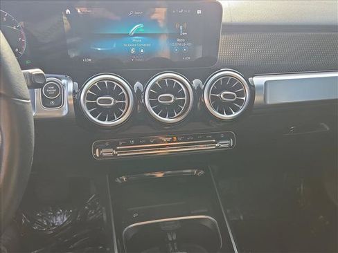 Used 2020 Mercedes-Benz GLB 250 4MATIC image 14
