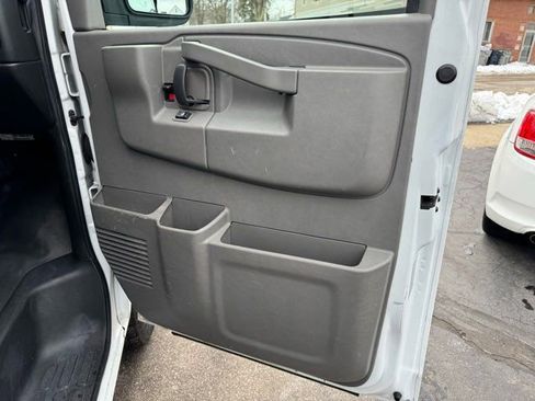 Used 2017 Chevrolet Express 2500 image 28