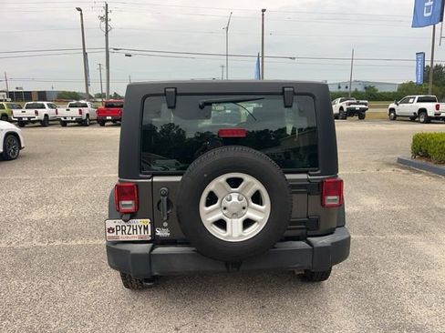 Used 2017 Jeep Wrangler Unlimited Sport w/ LED Lighting Group AWD/4WD image 6