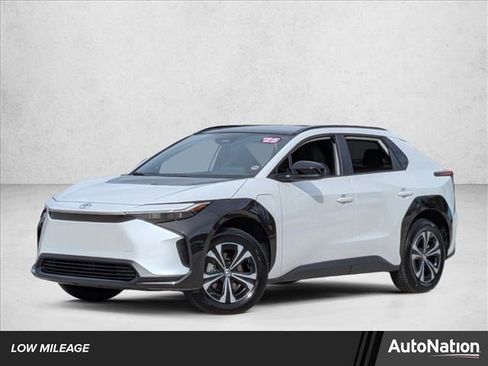 Used 2025 Toyota bZ4X XLE image 1
