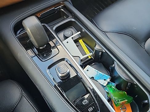 Used 2023 Volvo XC90 B5 Plus w/ Protection Package Premier image 6