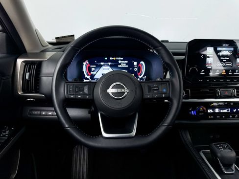 Used 2024 Nissan Pathfinder Platinum FWD image 8