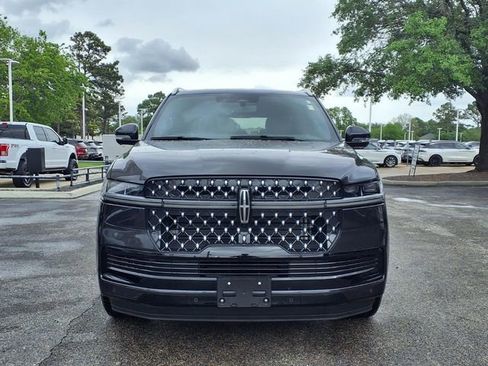 New 2025 Lincoln Navigator L Black Label AWD/4WD image 3