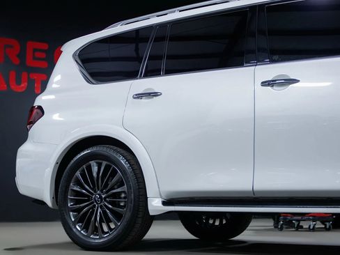 Used 2022 INFINITI QX80 Sensory w/ All-Season Package image 10