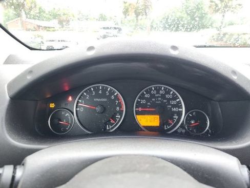 Used 2012 Nissan Pathfinder SV RWD image 3