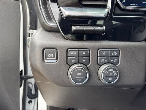 Used 2025 Chevrolet Silverado 1500 LTZ AWD/4WD image 17