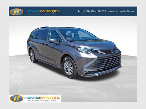 Used 2021 Toyota Sienna XLE FWD image 1