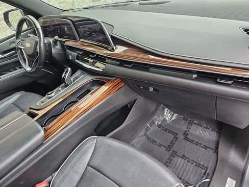 Used 2021 Cadillac Escalade Premium Luxury w/ LPO, Floor Liner Package AWD/4WD image 17