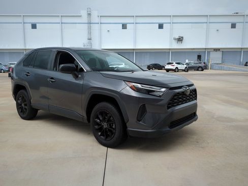 Used 2024 Toyota RAV4 LE FWD image 4
