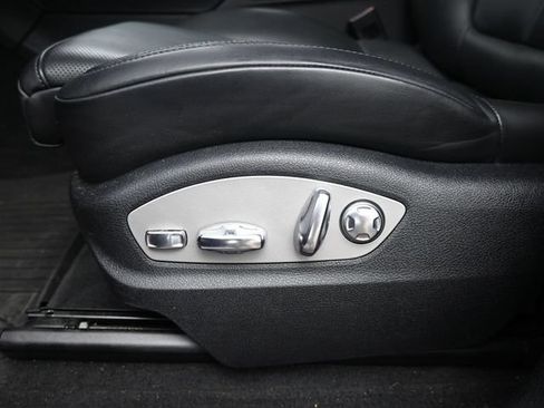 Certified 2022 Porsche Macan AWD/4WD image 10