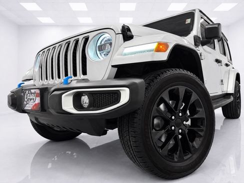 Used 2023 Jeep Wrangler Unlimited Sahara AWD/4WD image 13