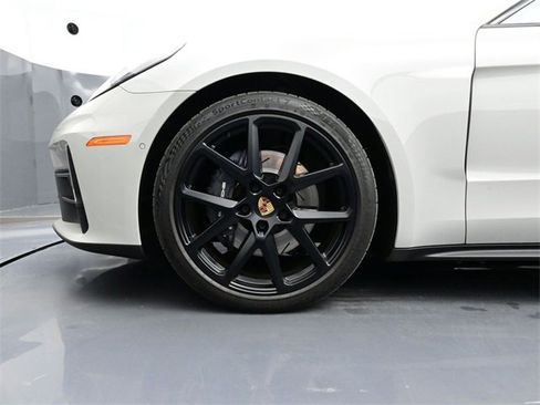 Used 2025 Porsche Panamera 4 image 6