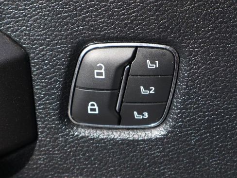 Used 2021 Ford F250 Platinum w/ FX4 Off-Road Package AWD/4WD image 22