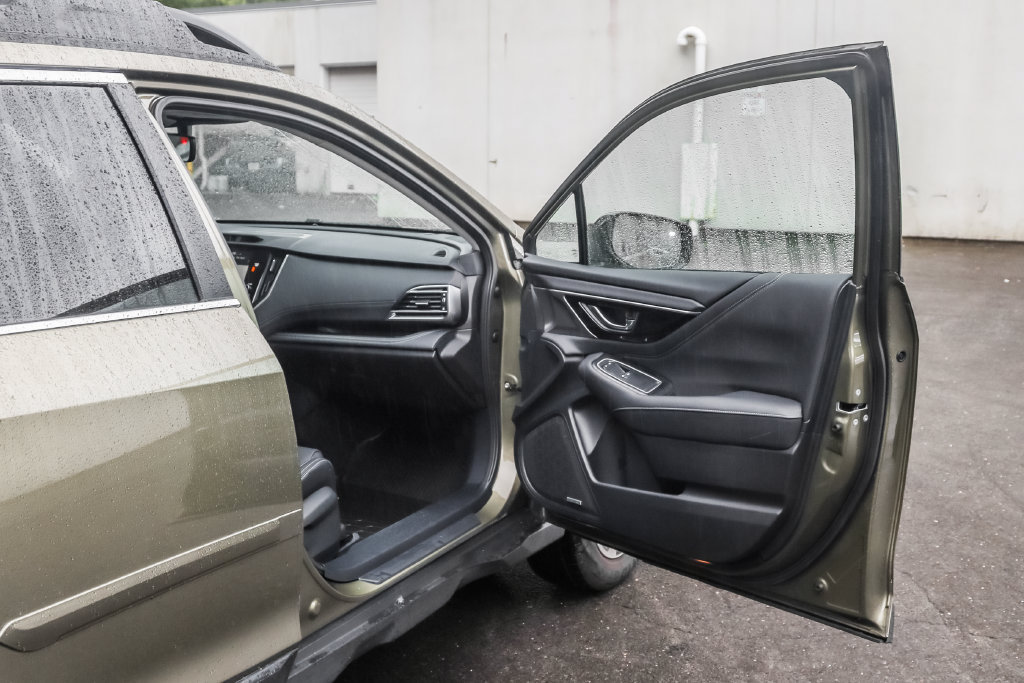 Used 2025 Subaru Outback Limited AWD/4WD image 16