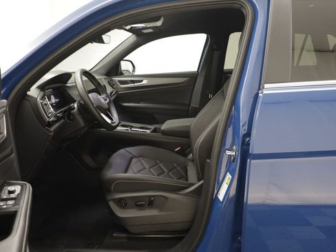 Used 2025 Volkswagen Atlas Cross Sport SE AWD/4WD image 5