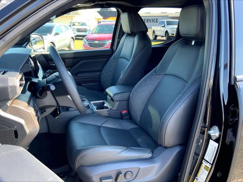 Used 2025 Toyota Tacoma Limited image 7