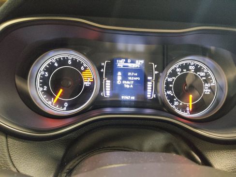 Used 2019 Jeep Cherokee Latitude Plus FWD image 23