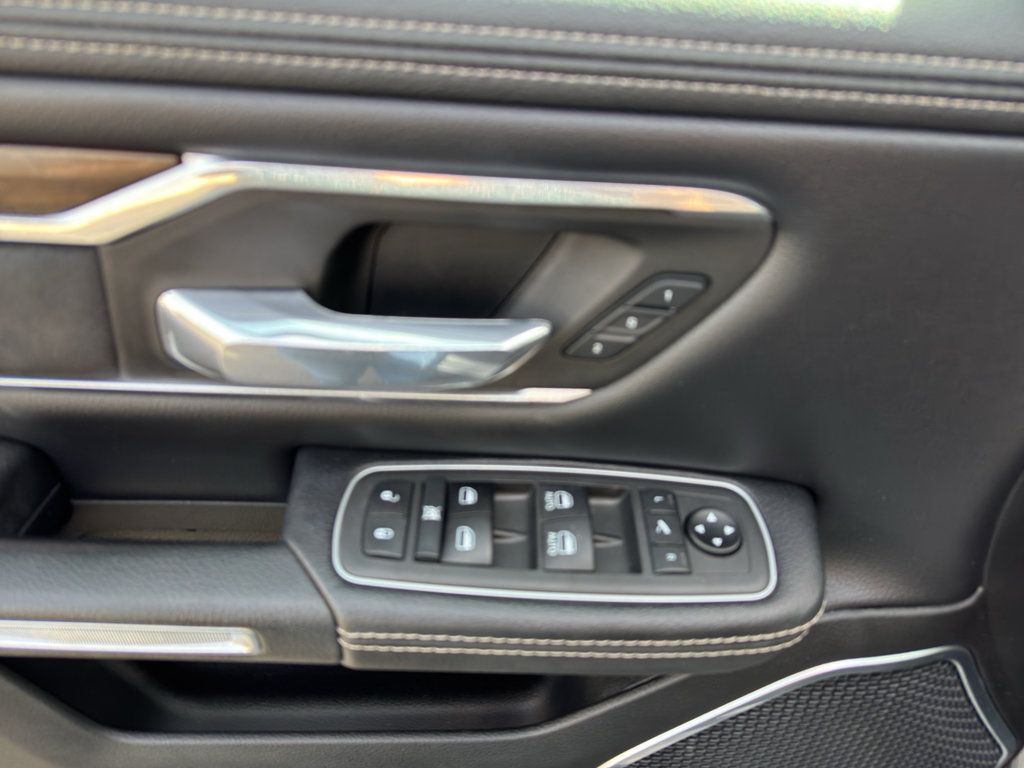 Used 2022 RAM 1500 Laramie AWD/4WD image 16