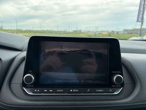 Used 2024 Nissan Rogue S image 22