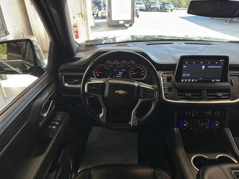 Used 2021 Chevrolet Suburban LT image 9