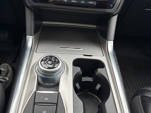 Used 2020 Ford Explorer Platinum w/ Premium Technology Package image 17