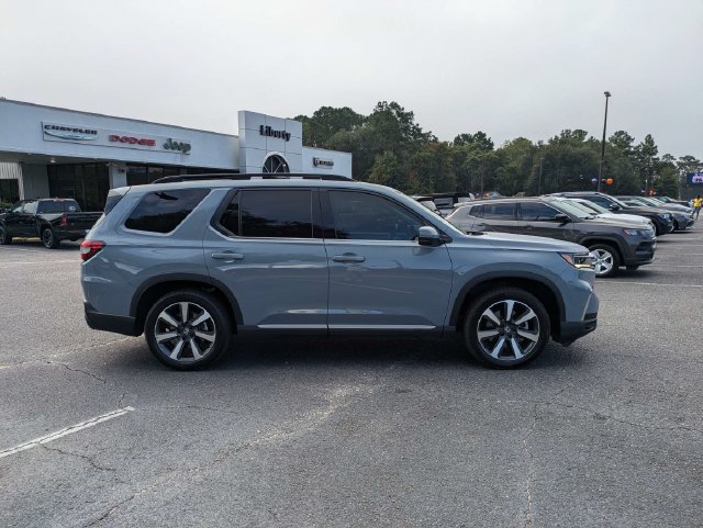 Used 2025 Honda Pilot Touring image 4