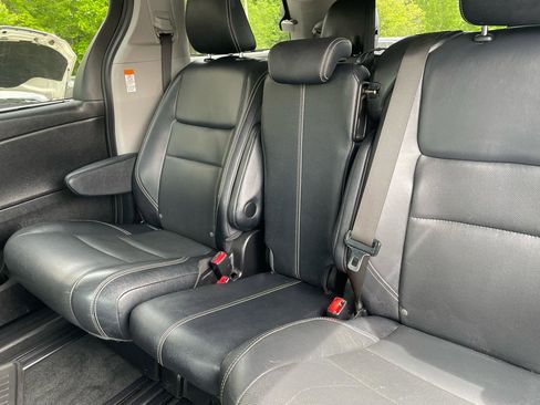 Used 2015 Toyota Sienna SE FWD image 11