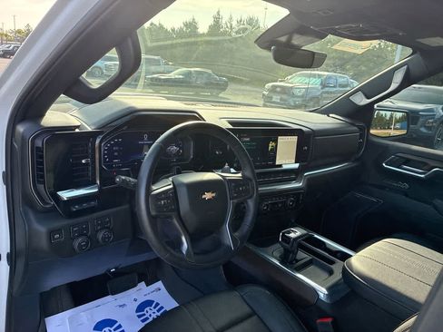 Used 2025 Chevrolet Silverado 1500 High Country AWD/4WD image 10
