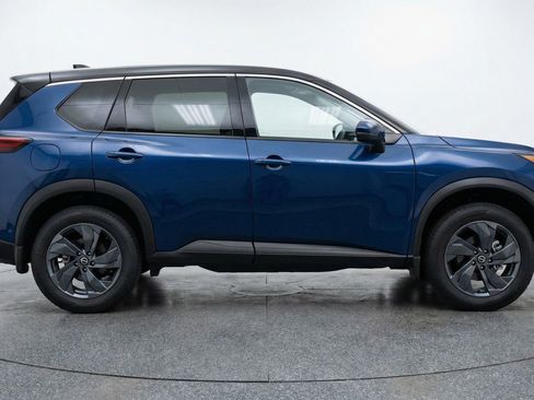 Used 2025 Nissan Rogue SV FWD image 11
