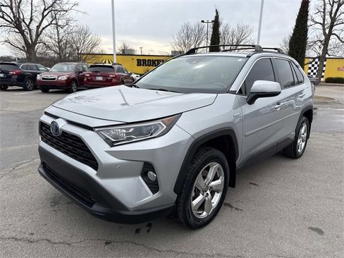 Used 2021 Toyota RAV4 XLE Premium image 9