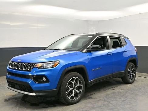 Used 2025 Jeep Compass Limited AWD/4WD image 3