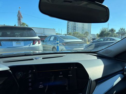 Used 2025 Chevrolet Trax LT w/ LT Convenience Package image 35