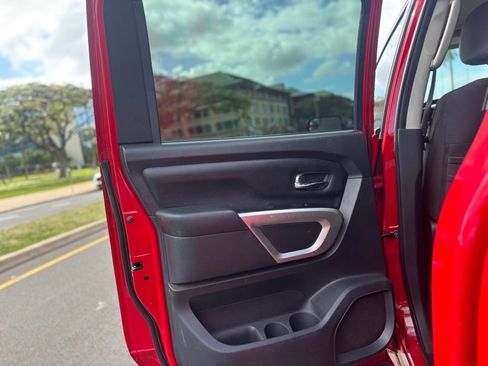 Used 2020 Nissan Titan SV w/ SV Convenience Package image 16