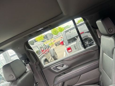 Used 2021 Chevrolet Suburban LT AWD/4WD image 6
