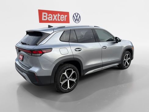 New 2025 Volkswagen Tiguan SE image 12