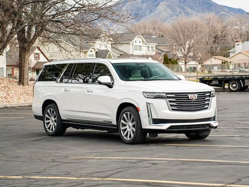 Used 2022 Cadillac Escalade ESV Premium Luxury Platinum w/ Heavy-Duty Trailer Package image 3