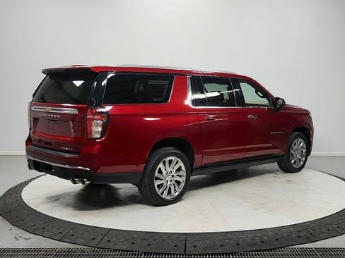 Used 2021 Chevrolet Suburban Premier w/ Premium Package AWD/4WD image 7