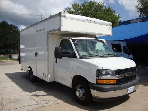 Used 2019 Chevrolet Express 3500 w/ Power Convenience Package image 2