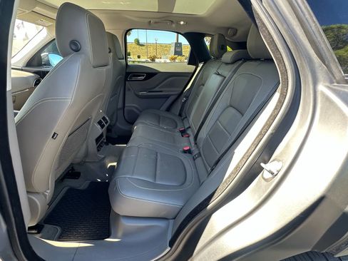 Used 2018 Jaguar F-PACE R-Sport image 34