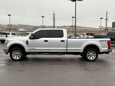 Used 2017 Ford F350 XLT w/ Camper Package image 2