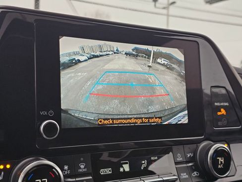 Used 2023 Toyota Highlander XLE image 22