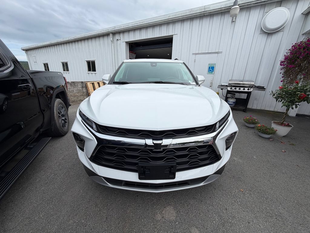New 2025 Chevrolet Blazer LT w/ Convenience Package AWD/4WD image 8