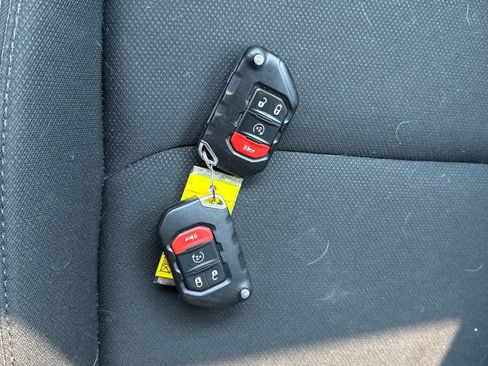 Used 2018 Jeep Wrangler Unlimited Sahara AWD/4WD image 19