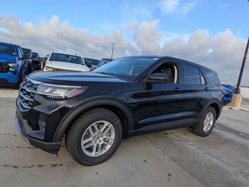 New 2026 Ford Explorer Active w/ Active Comfort Package image 4