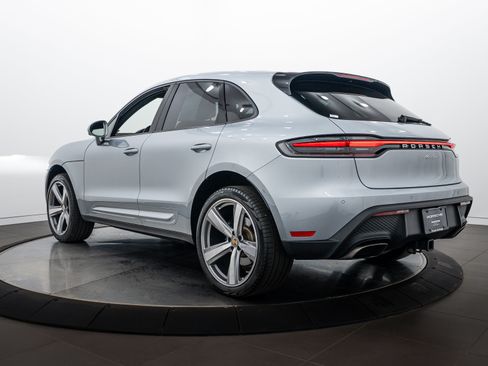 Certified 2024 Porsche Macan AWD/4WD image 3